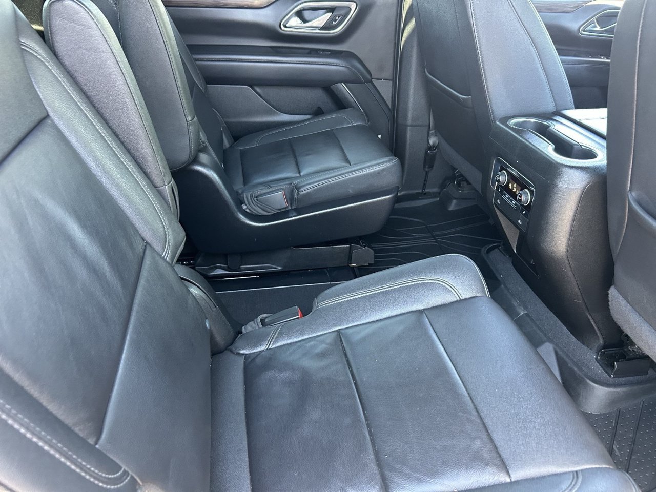 Used 2022 Chevrolet Tahoe LT w/ Luxury Package AWD/4WD image 15