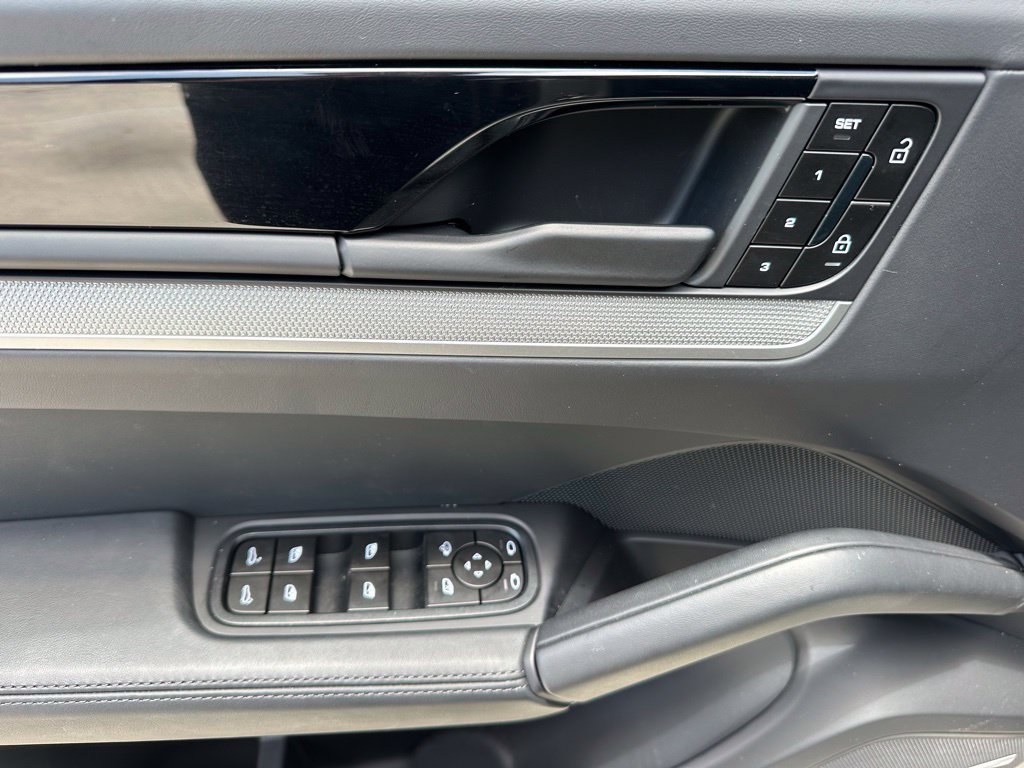 Used 2026 Porsche Cayenne S AWD/4WD image 18