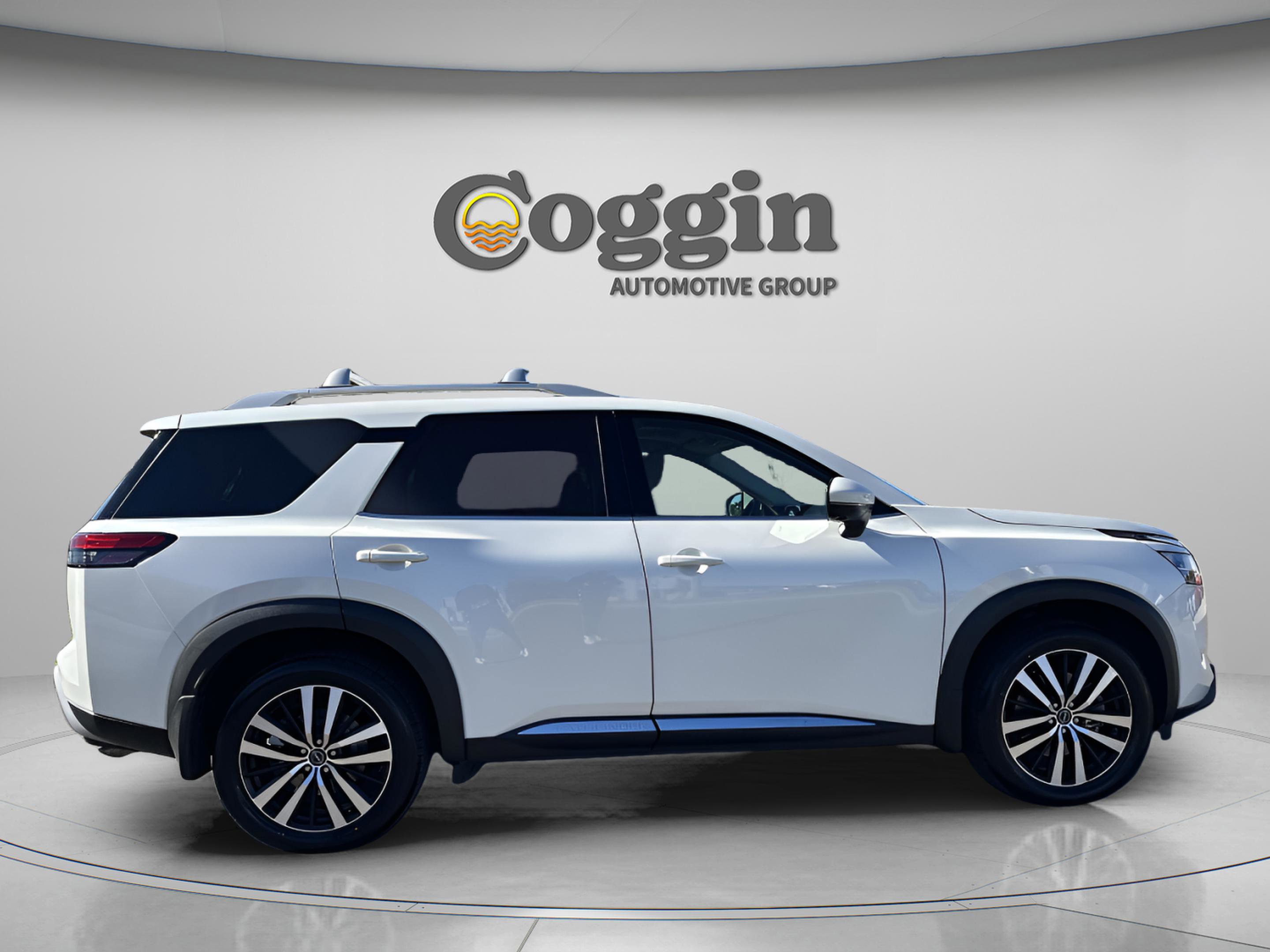 Used 2024 Nissan Pathfinder Platinum image 7