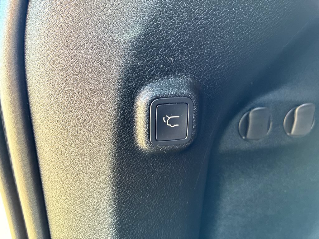 Used 2019 Jeep Cherokee Limited AWD/4WD image 21