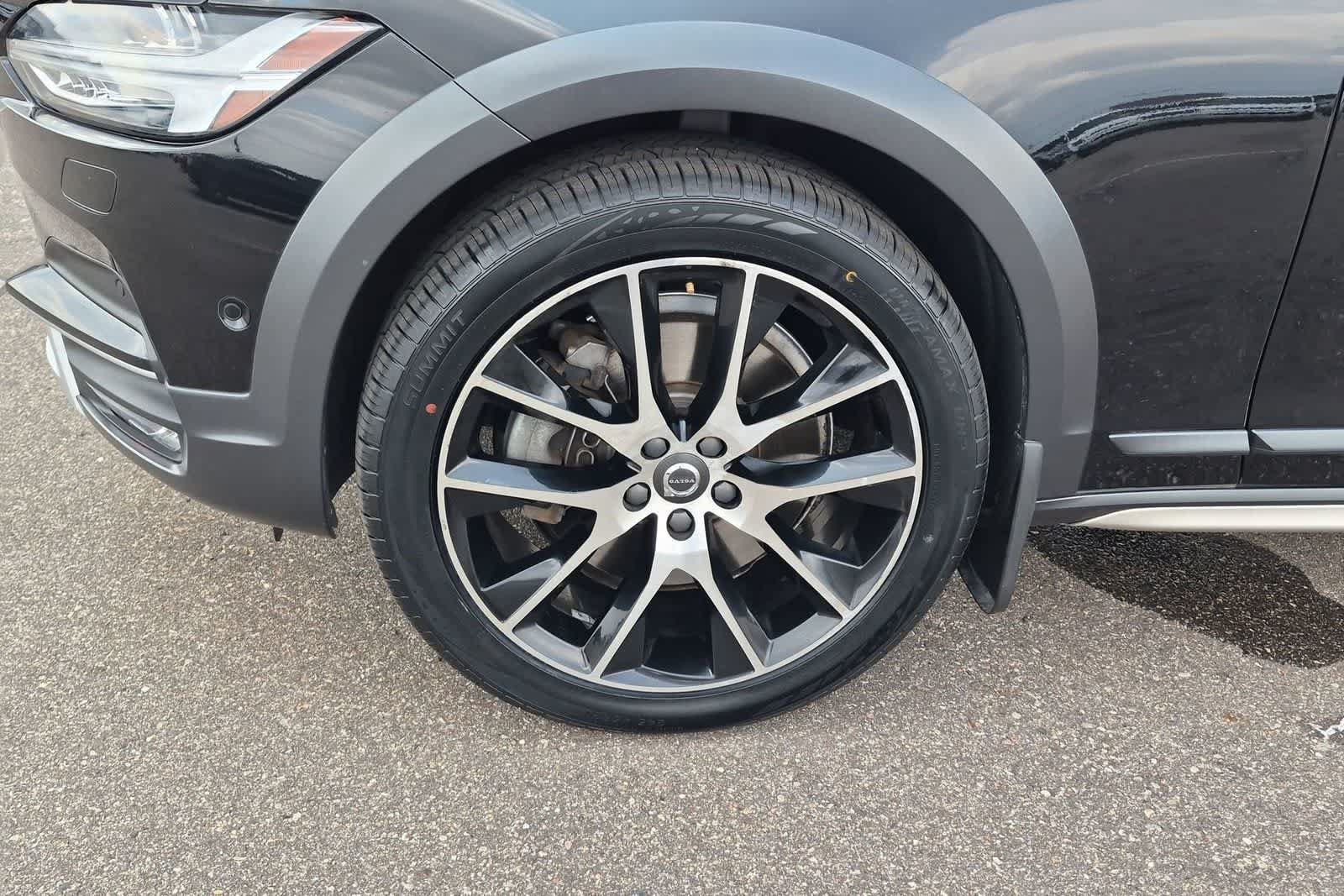 Used 2019 Volvo V90 T6 Cross Country AWD/4WD image 13