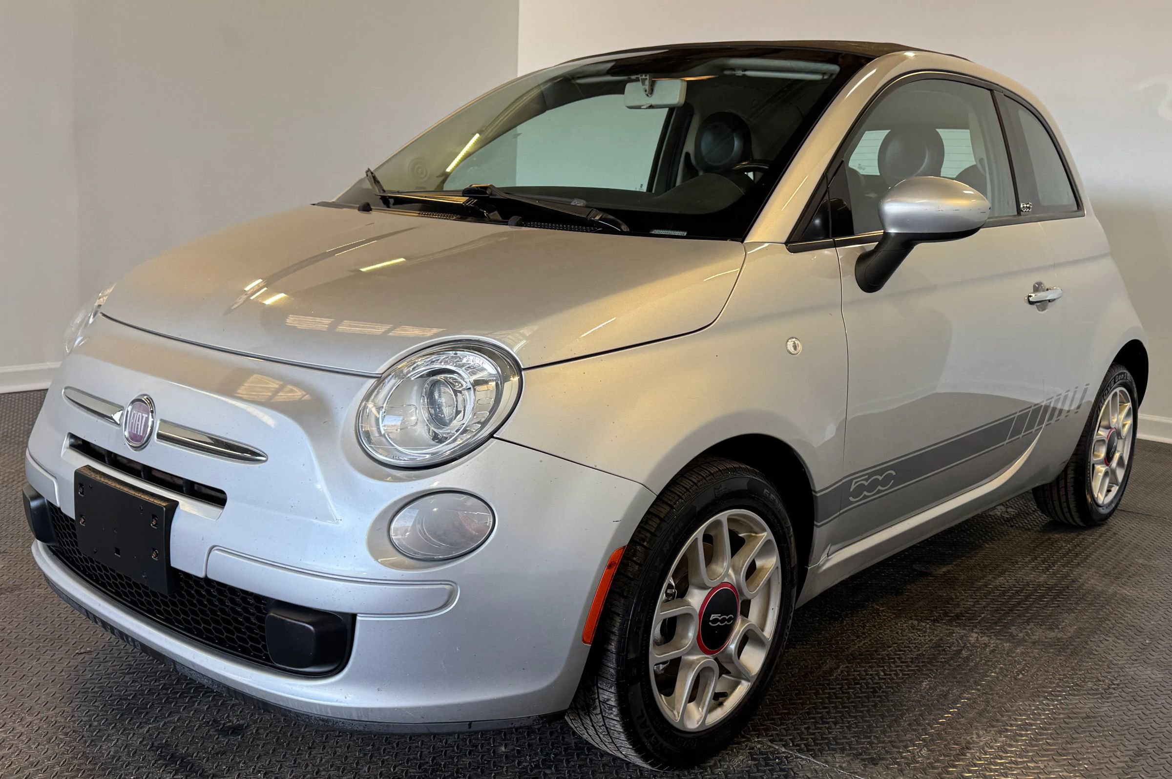 Used 2013 FIAT 500 Pop w/ Beats Audio Pkg image 2