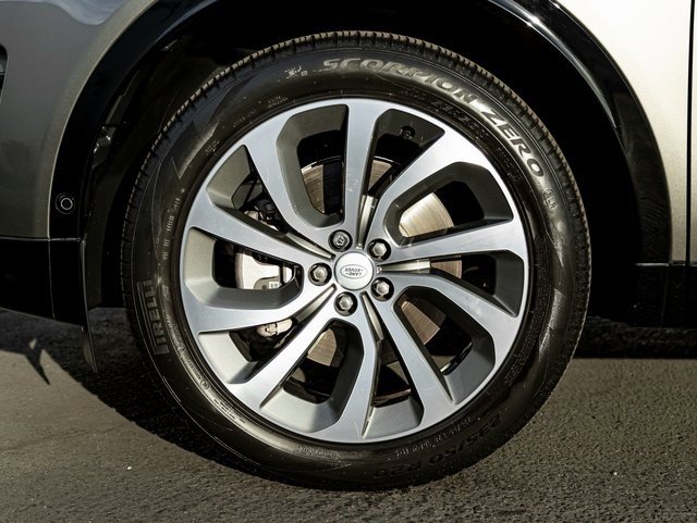 Used 2024 Land Rover Discovery Sport Dynamic SE image 11