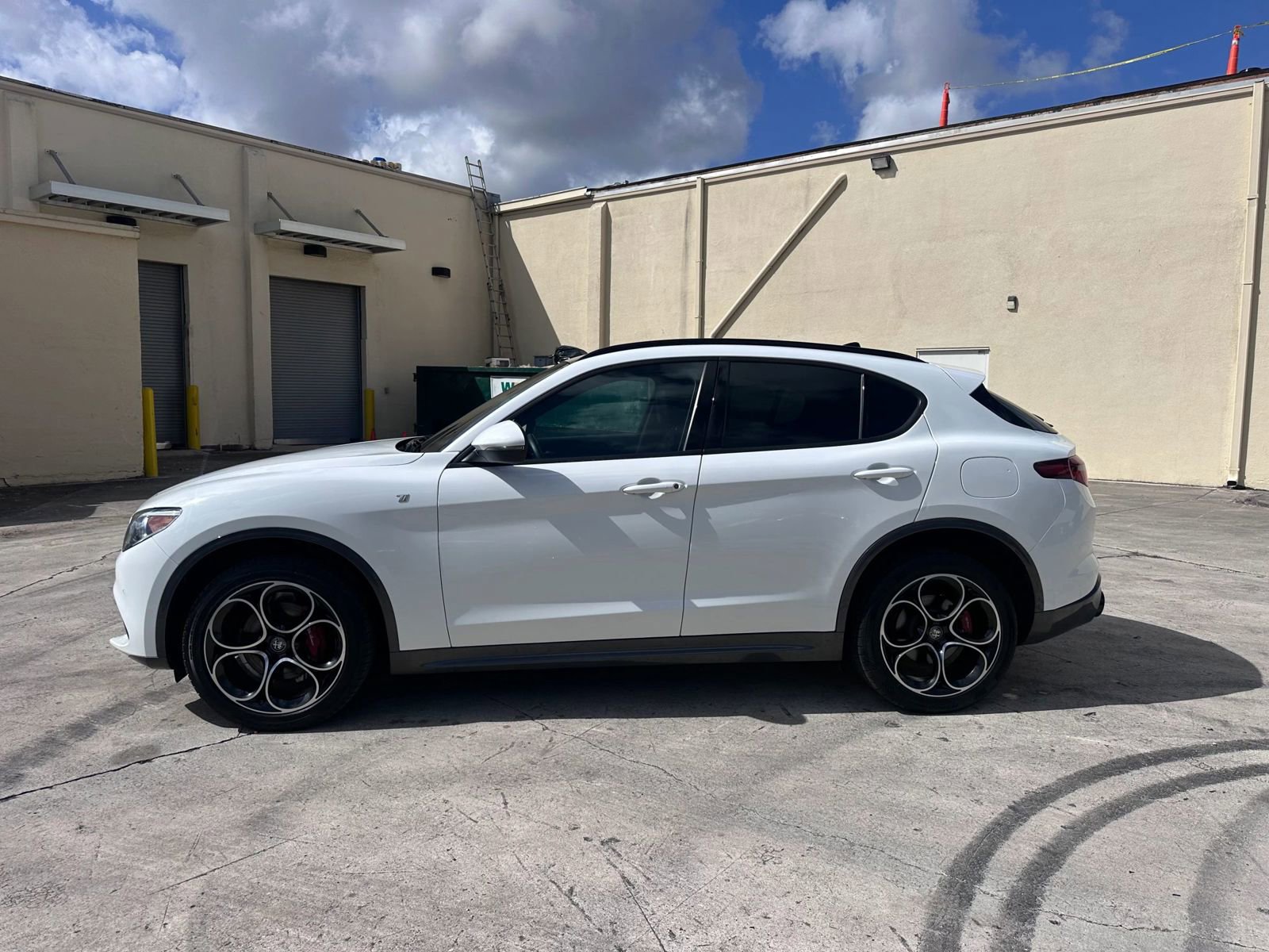 Used 2022 Alfa Romeo Stelvio Ti AWD/4WD image 8