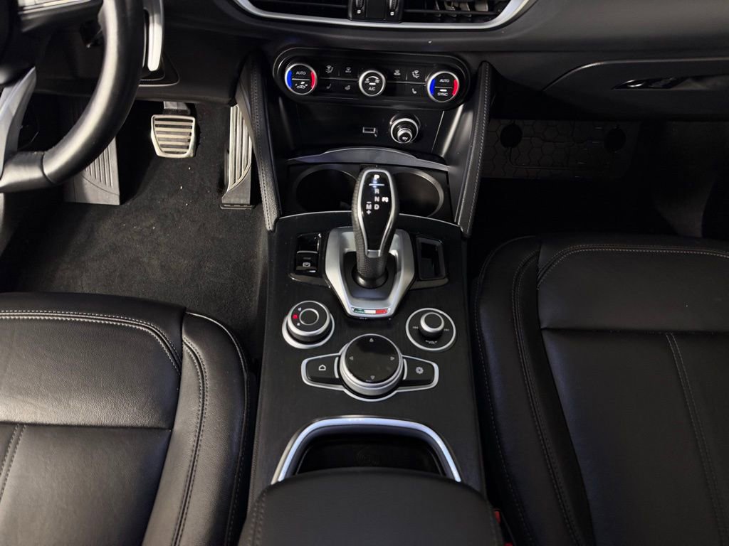 Used 2023 Alfa Romeo Stelvio Sprint image 16