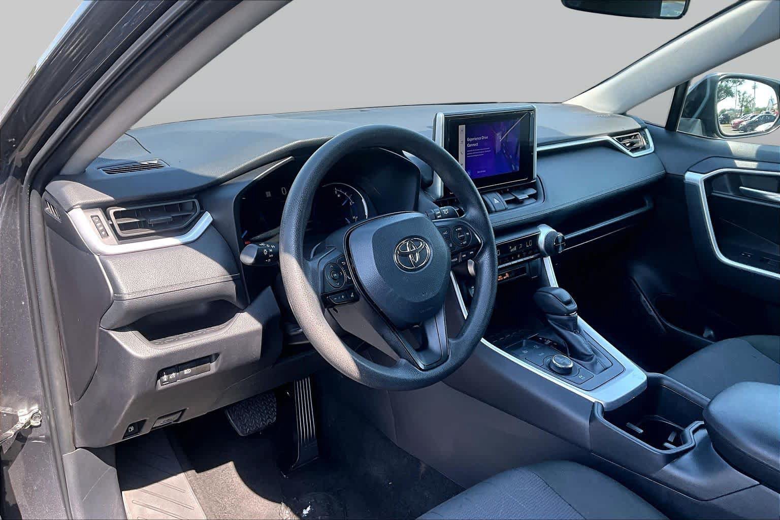 Used 2025 Toyota RAV4 XLE AWD/4WD image 18