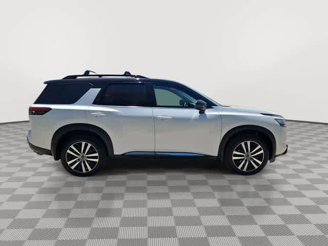 Used 2025 Nissan Pathfinder Platinum AWD/4WD image 17