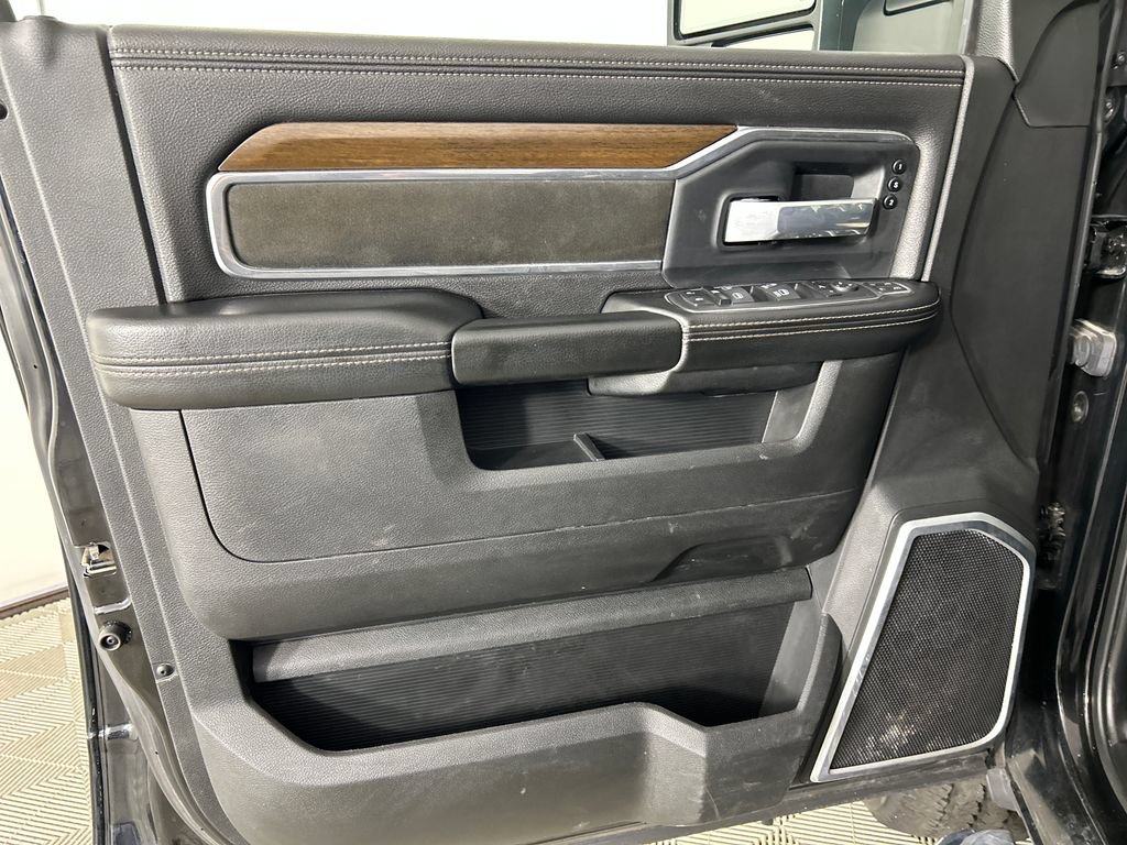 Used 2023 RAM 3500 Laramie AWD/4WD image 12