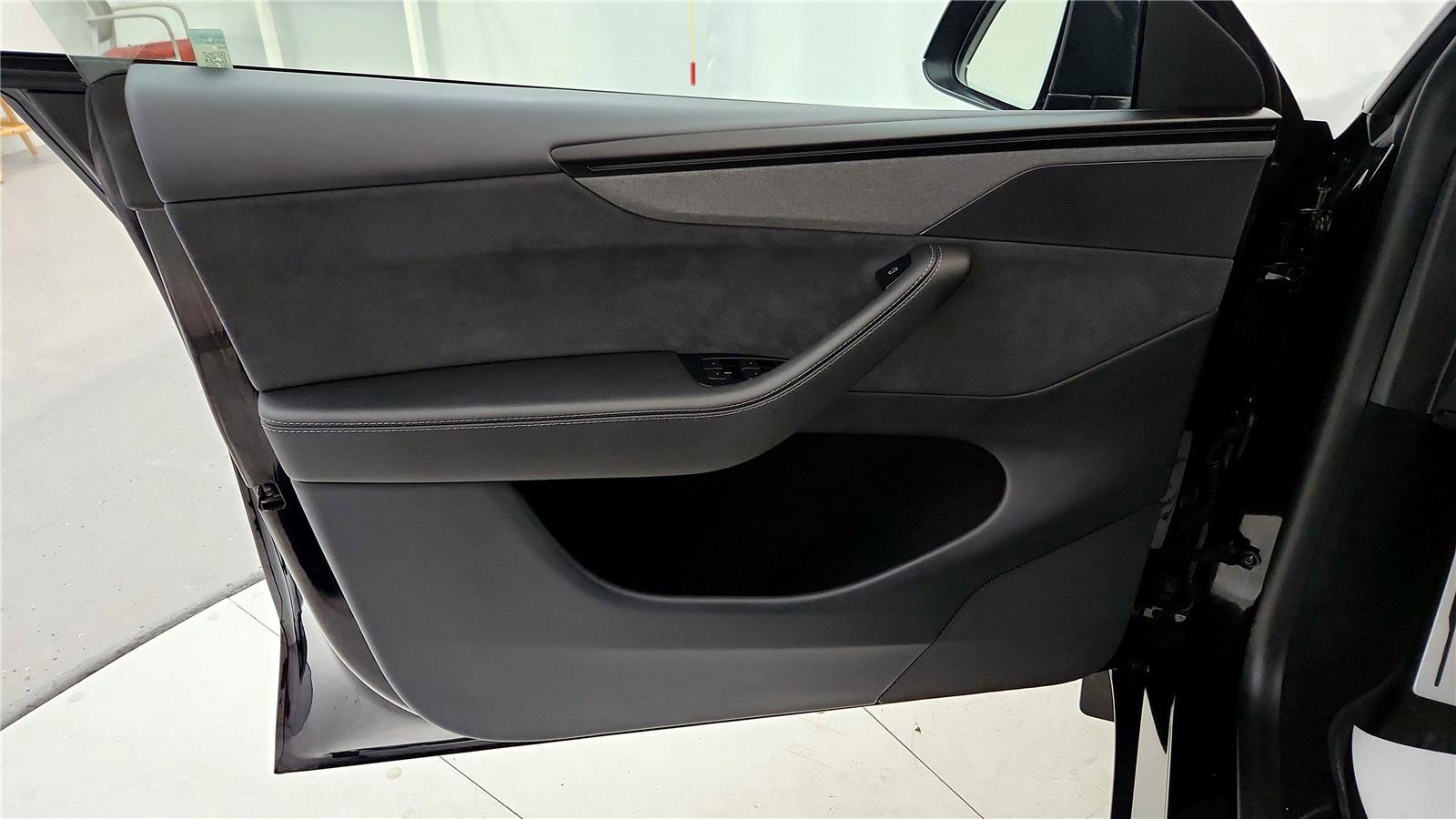 Used 2026 Tesla Model Y Long Range image 25