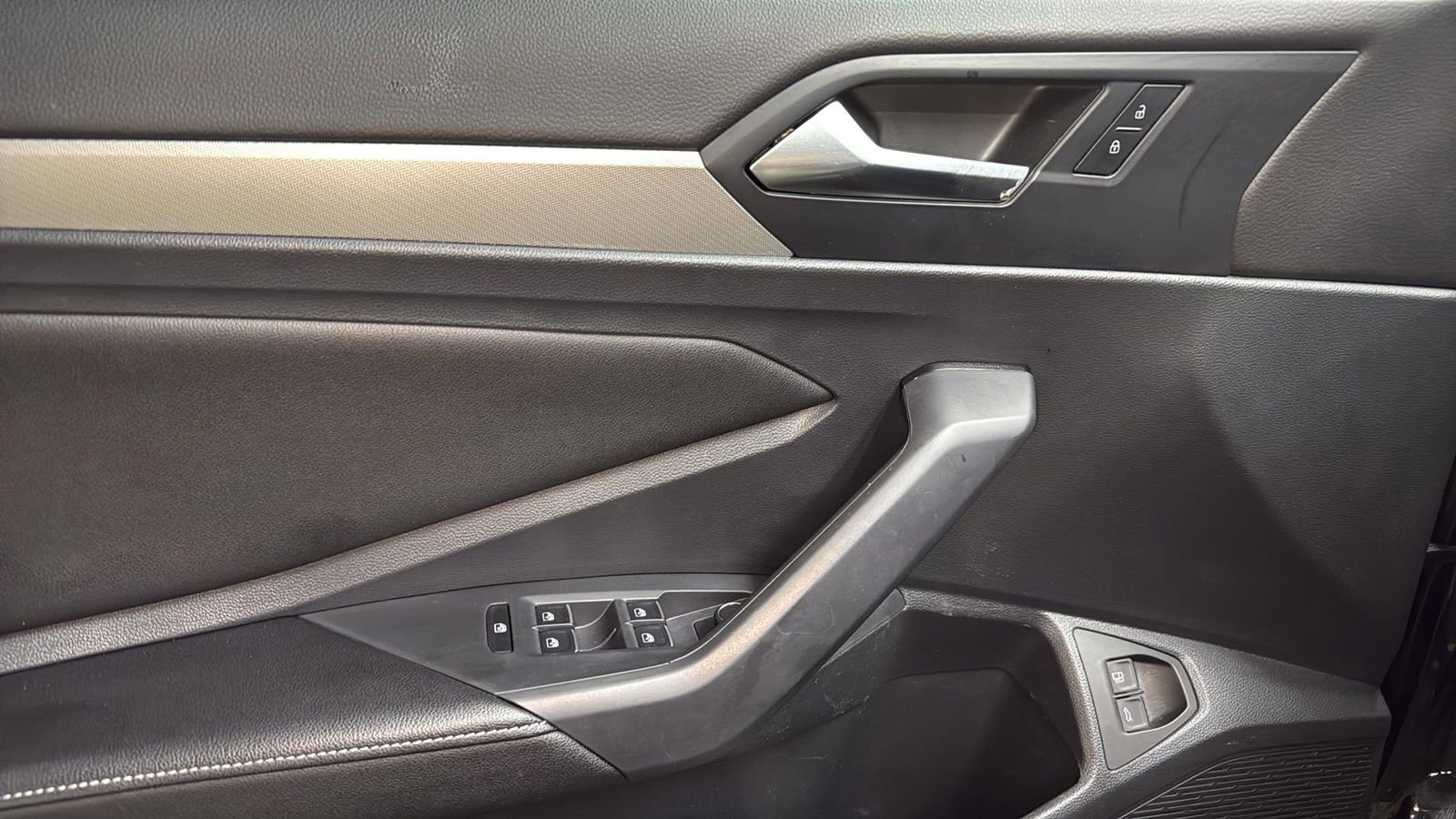 Used 2023 Volkswagen Jetta Sport image 13