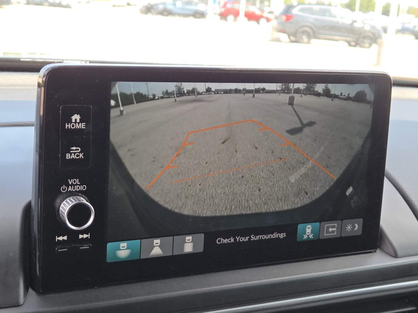 Used 2025 Honda Pilot Touring image 7