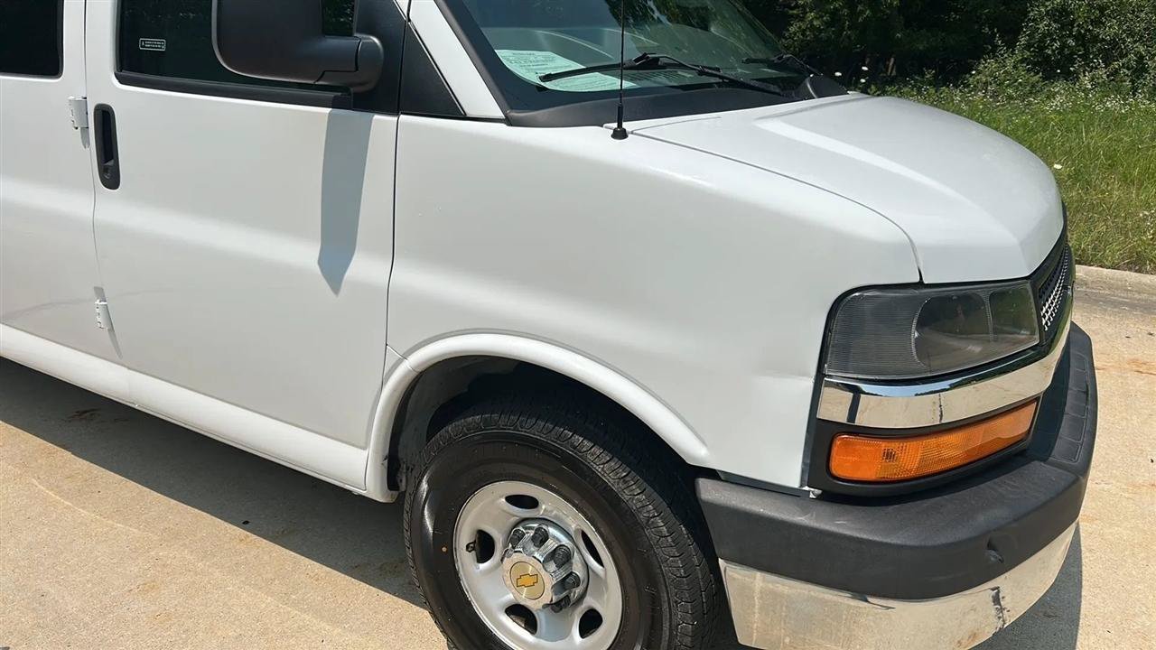 Used 2016 Chevrolet Express 3500 LT w/ LT Preferred Equipment Group RWD image 2