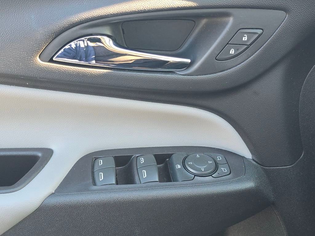 Used 2018 Chevrolet Equinox LS image 27