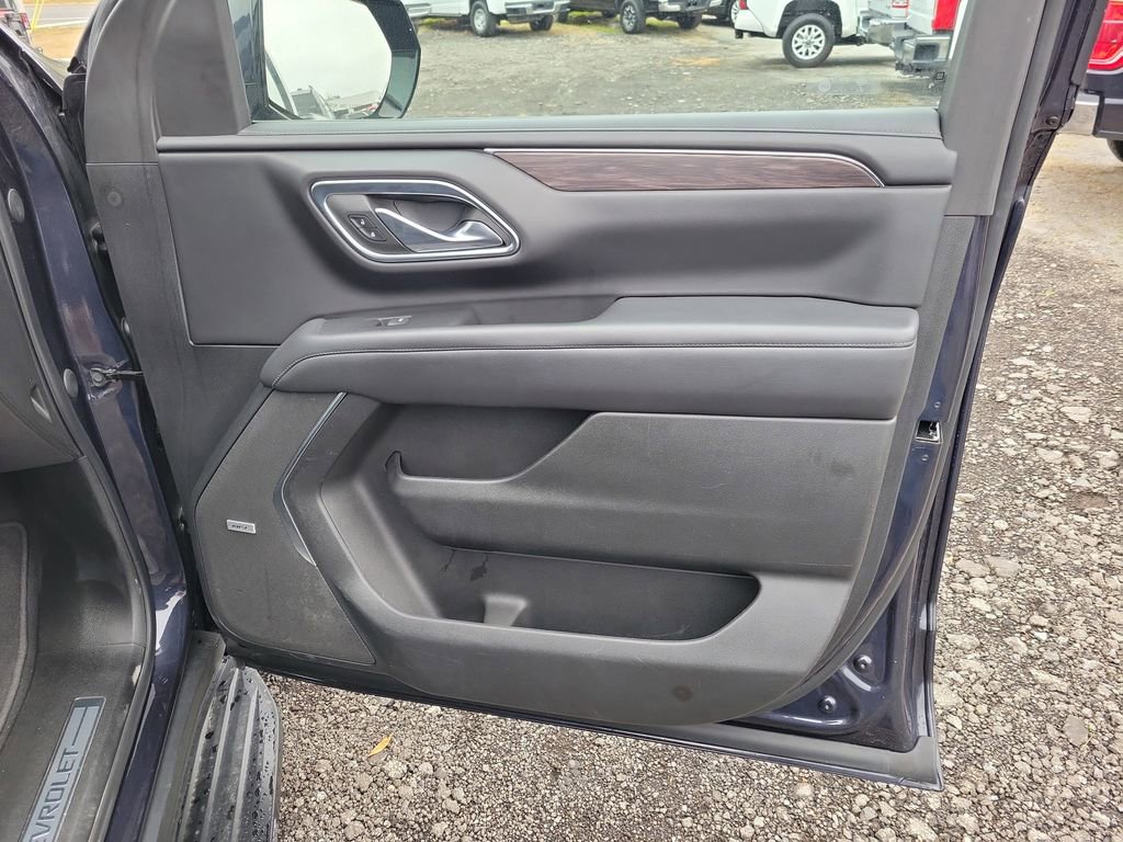 Used 2023 Chevrolet Suburban LT RWD image 37