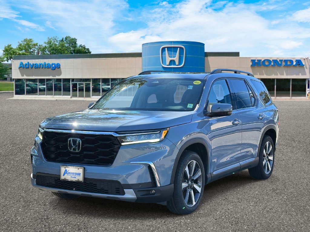 Certified 2023 Honda Pilot Touring image 2