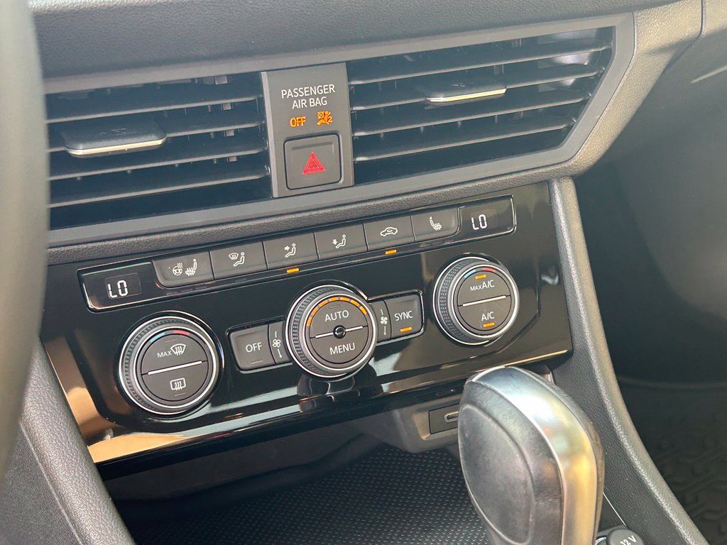 Used 2021 Volkswagen Jetta SE w/ SE Cold Weather Package FWD image 29