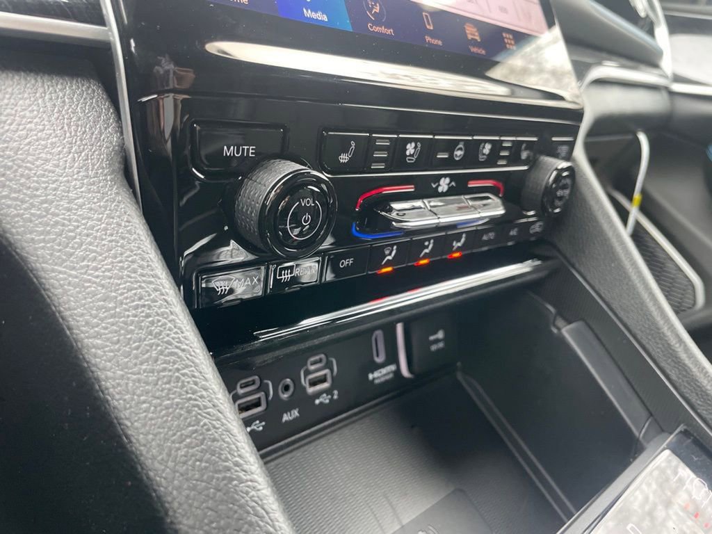 Used 2024 Jeep Grand Cherokee Trailhawk w/ Luxury Tech Group III image 33