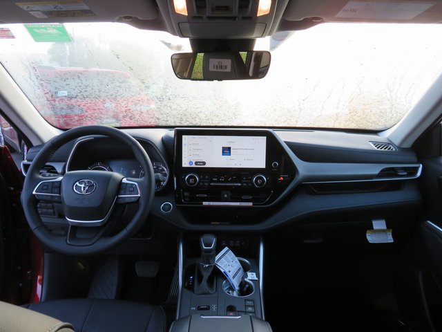 New 2025 Toyota Highlander XLE image 25