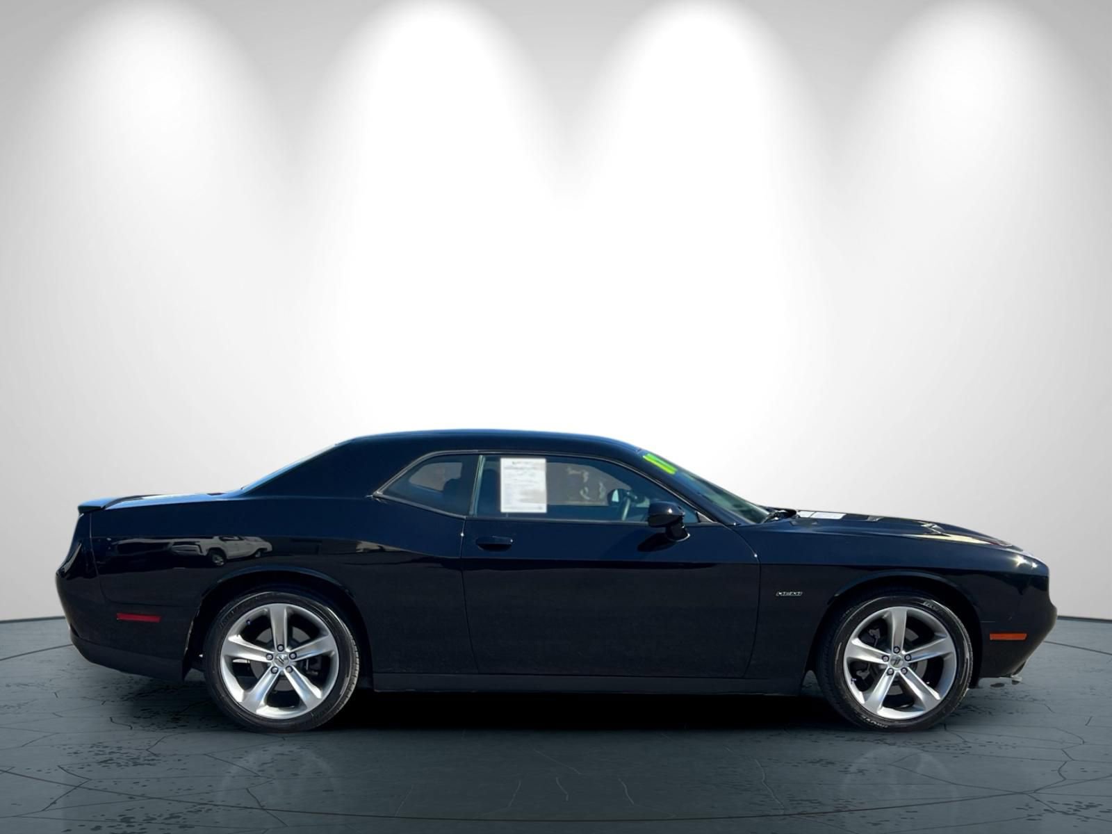 Used 2017 Dodge Challenger R/T image 3