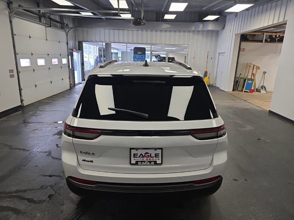 New 2026 Jeep Grand Cherokee Altitude AWD/4WD image 9
