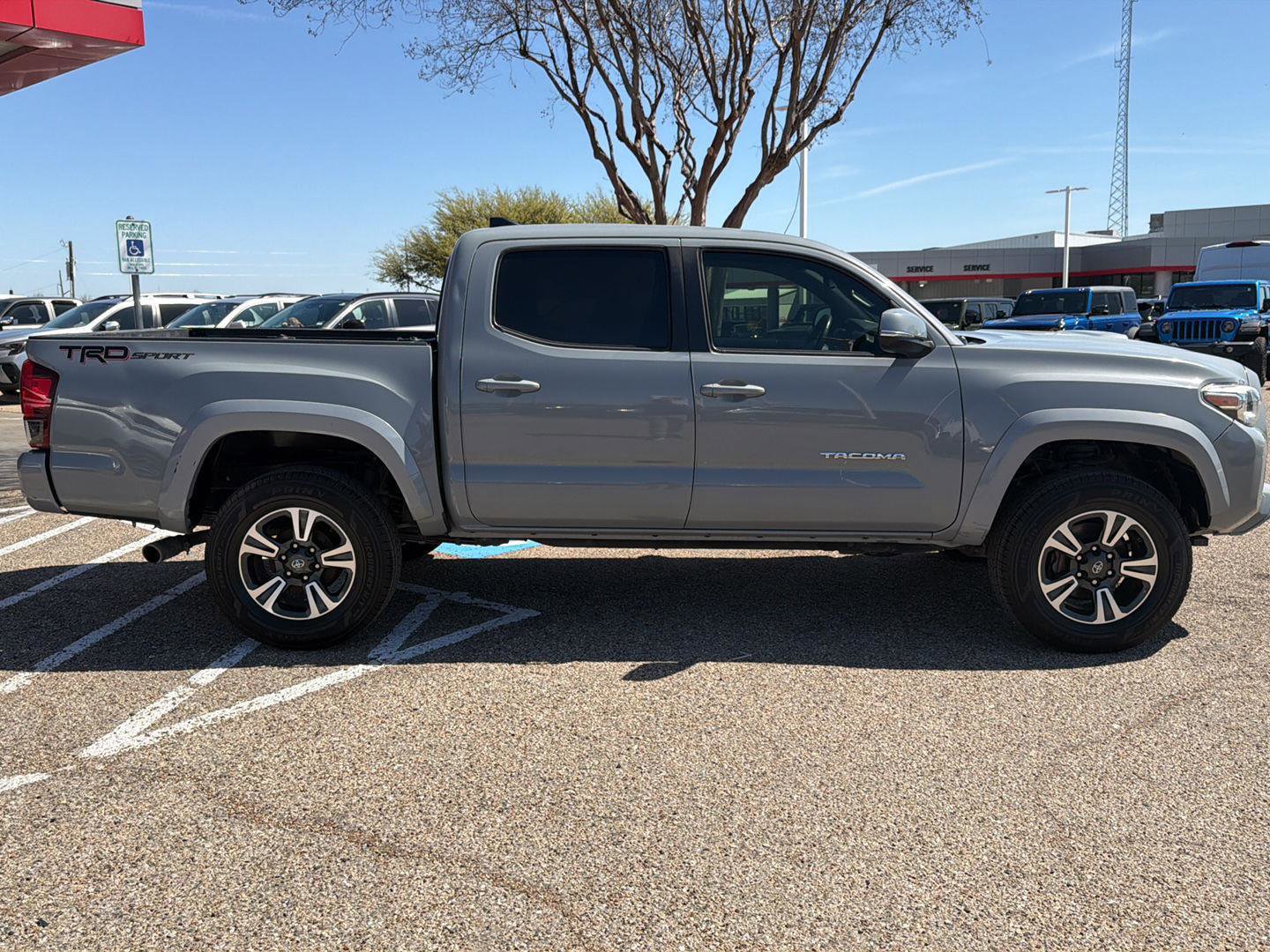 Used 2019 Toyota Tacoma TRD Sport w/ Technology Package image 2