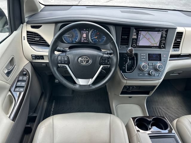 Used 2019 Toyota Sienna XLE w/ XLE Navigation Package FWD image 10