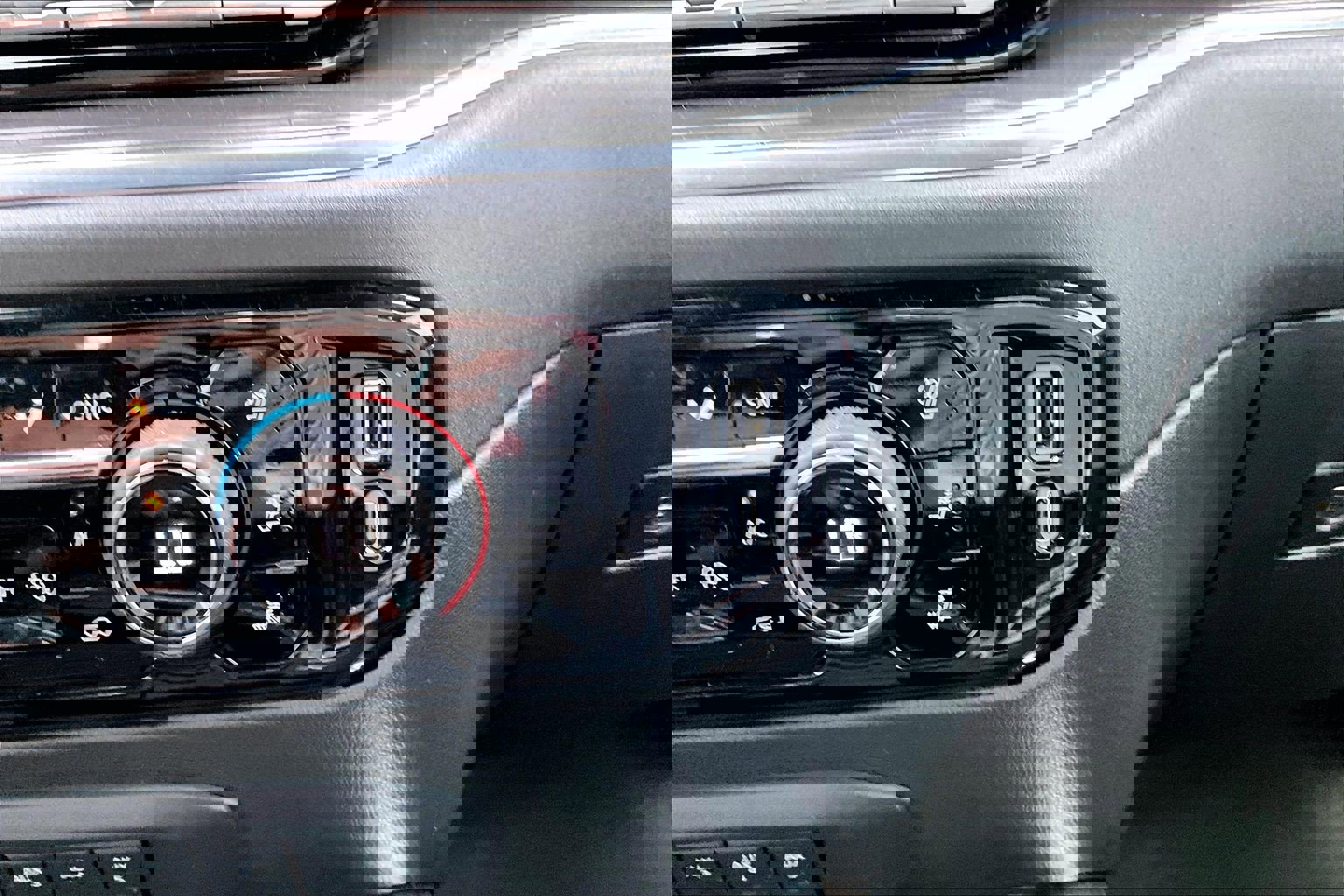 Used 2024 Chevrolet Silverado 3500 High Country w/ Technology Package image 17