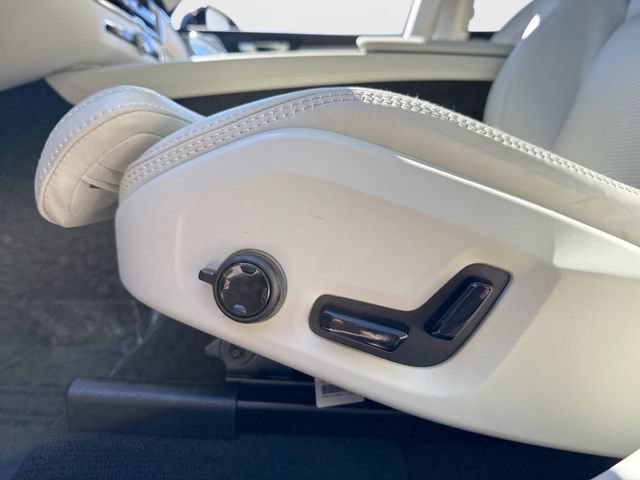 Certified 2024 Volvo XC60 B5 Ultimate w/ Protection Package Premier AWD/4WD image 17