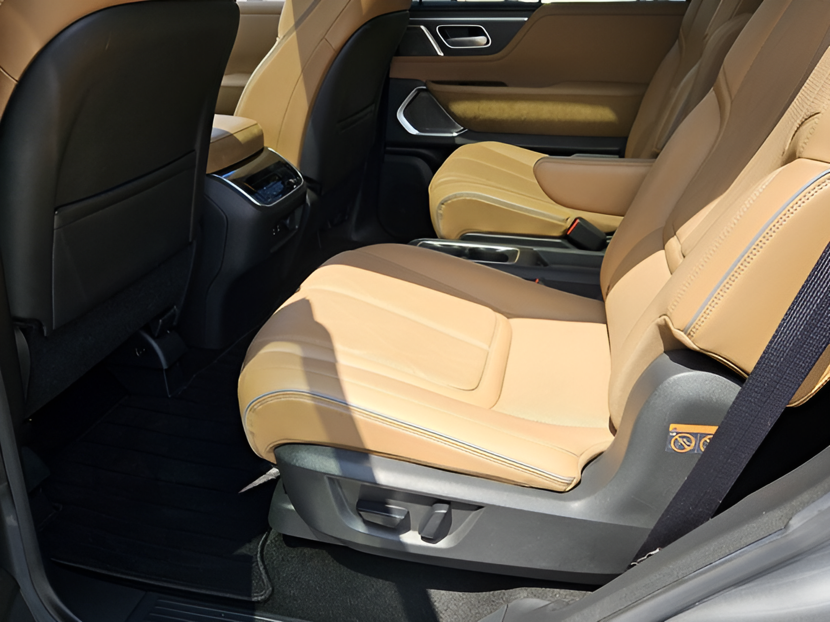 Used 2025 INFINITI QX80 Sensory AWD/4WD image 10