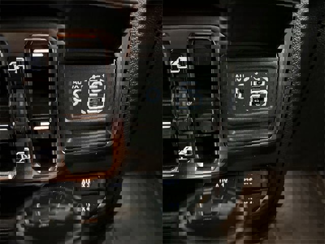 Used 2023 Jeep Wrangler Unlimited Sahara image 35