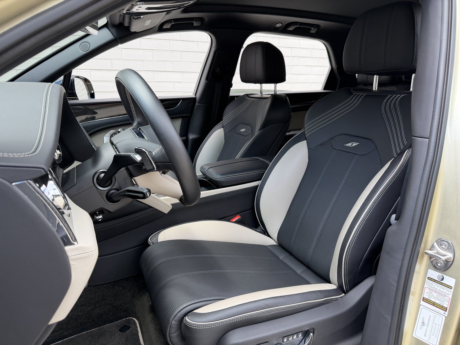 Certified 2023 Bentley Bentayga AWD/4WD image 17