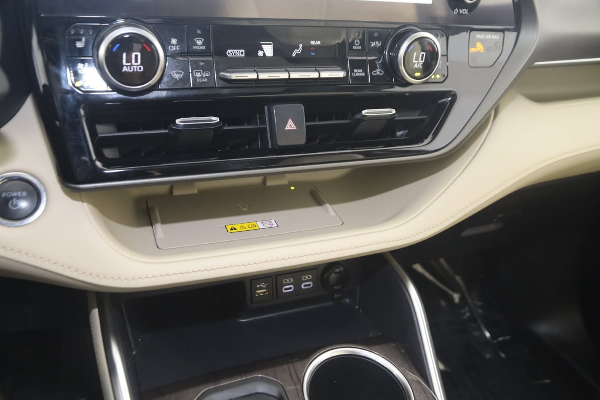 Used 2023 Toyota Highlander Limited AWD/4WD image 26