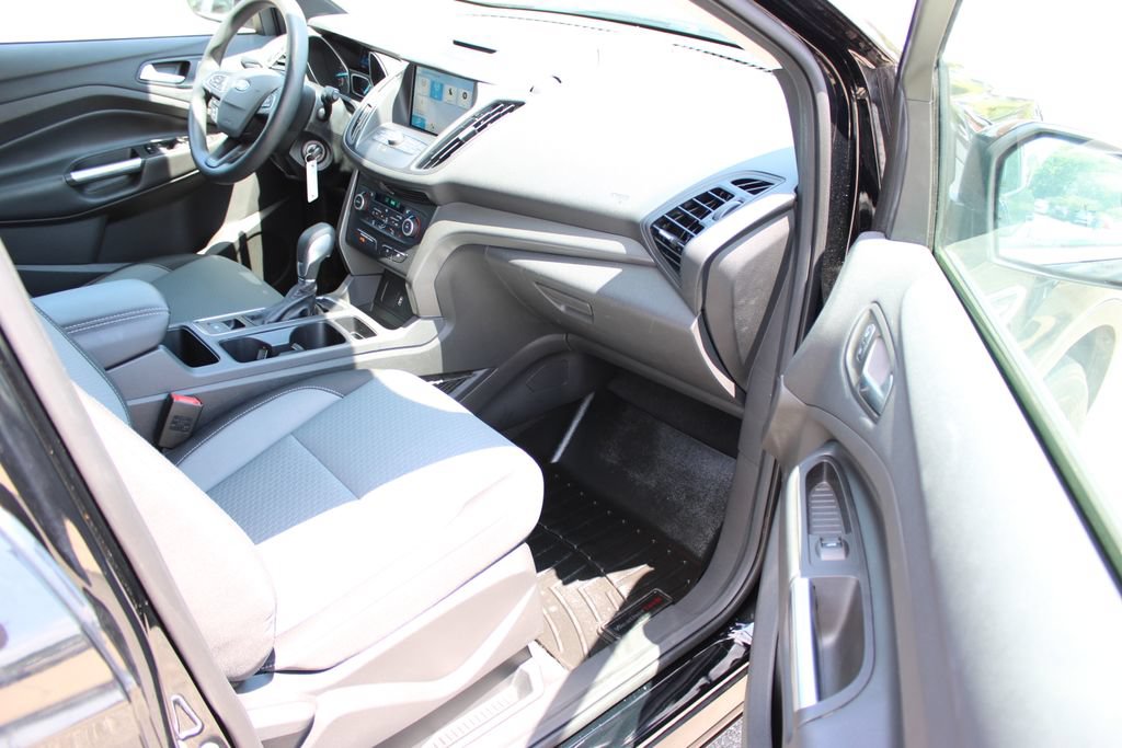 Used 2018 Ford Escape SE w/ SE Sync 3 Package AWD/4WD image 39