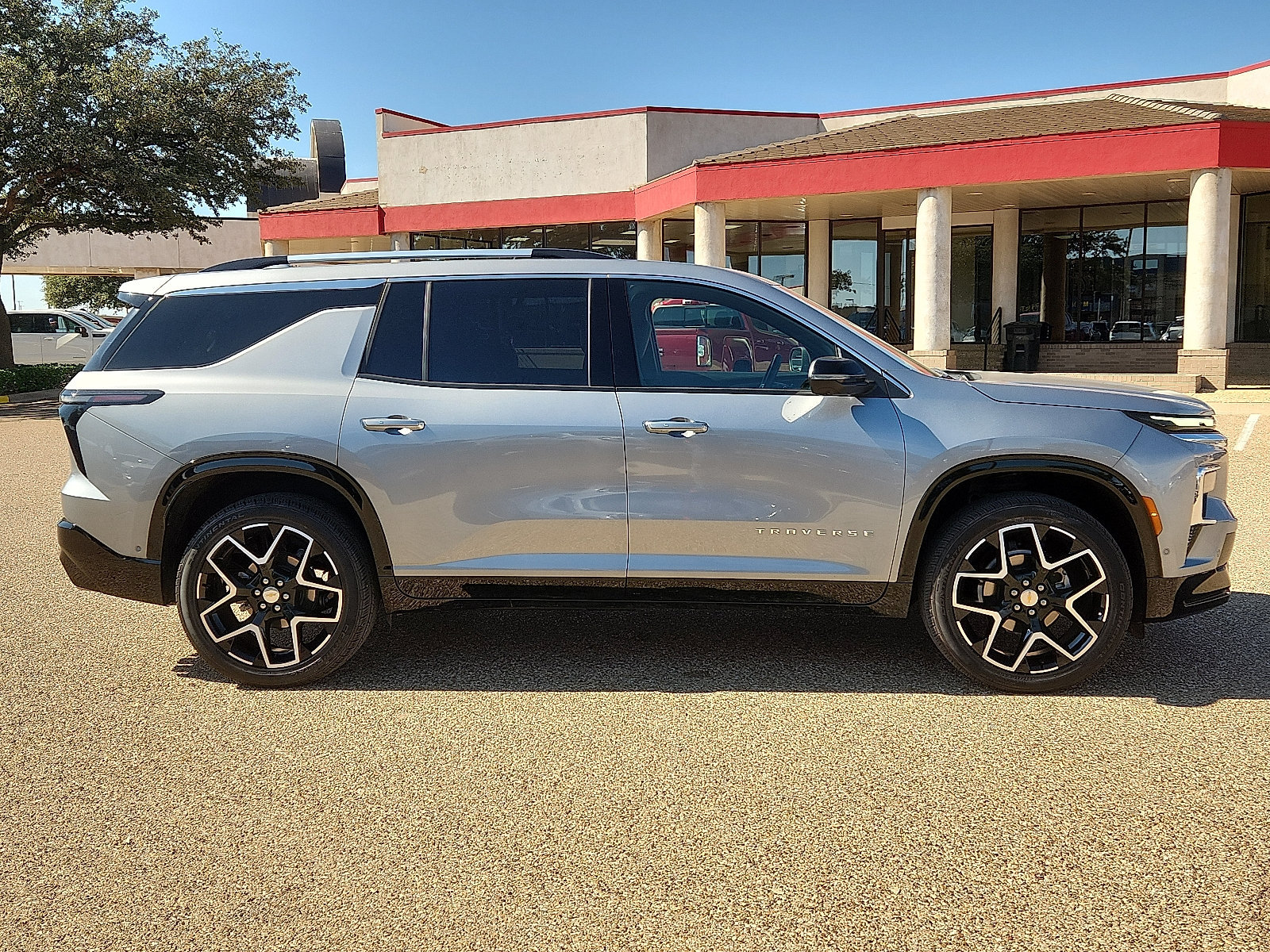 Used 2026 Chevrolet Traverse High Country w/ LPO, Floor Liner Package FWD image 5