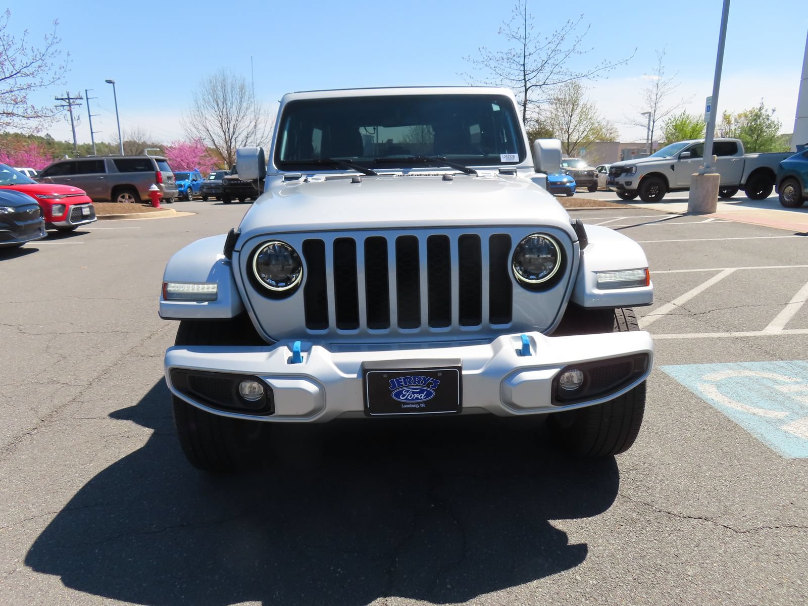 Used 2023 Jeep Wrangler Unlimited Sahara AWD/4WD image 2