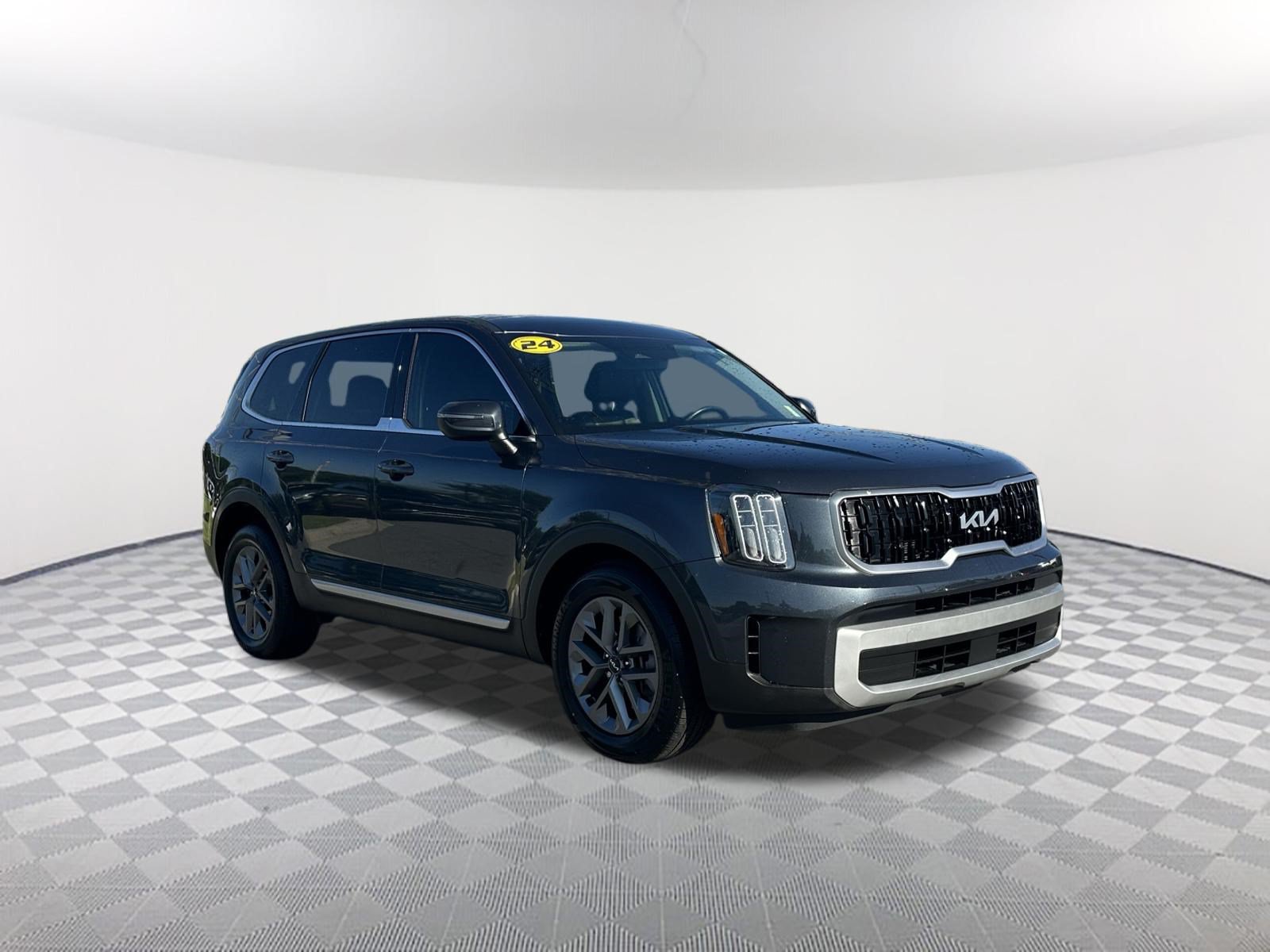 Used 2024 Kia Telluride LX FWD image 3