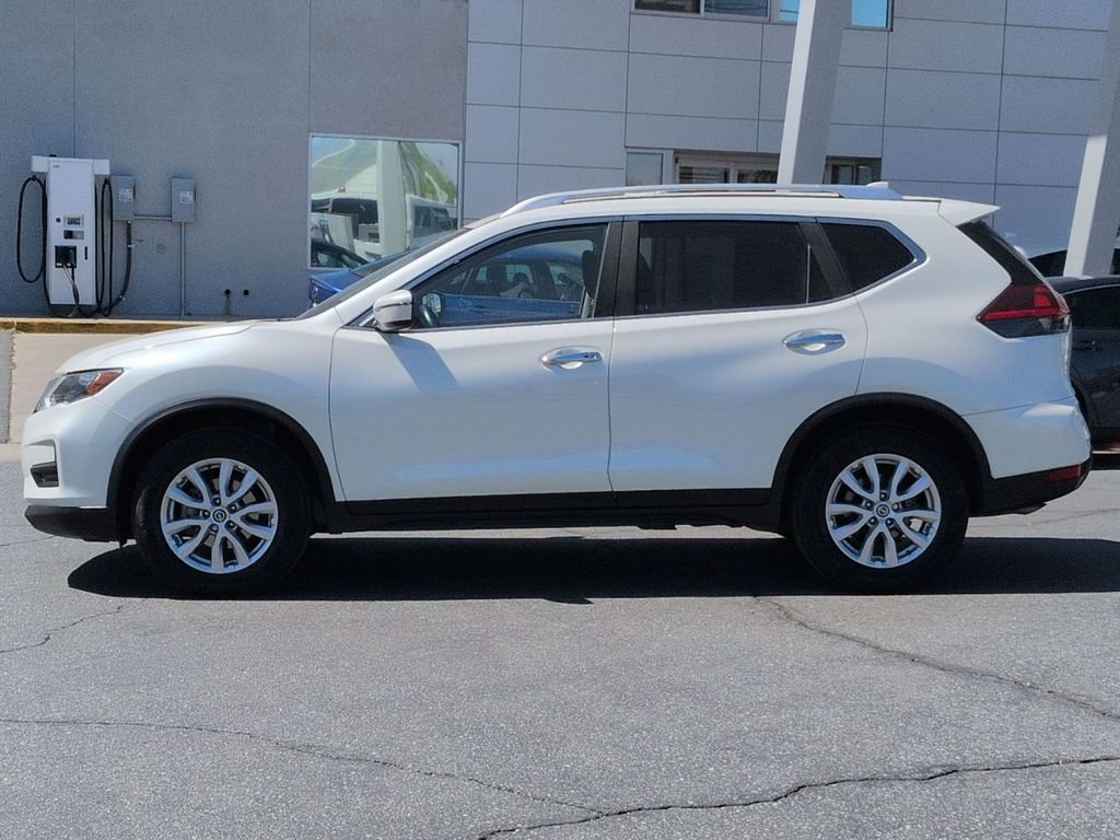 Used 2020 Nissan Rogue SV image 3