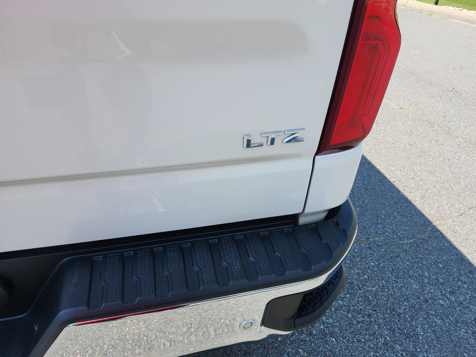 Used 2019 Chevrolet Silverado 1500 LTZ AWD/4WD image 5