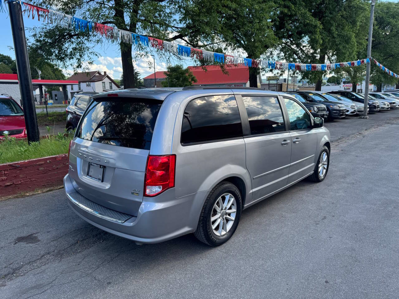 Used 2016 Dodge Grand Caravan SXT FWD image 6