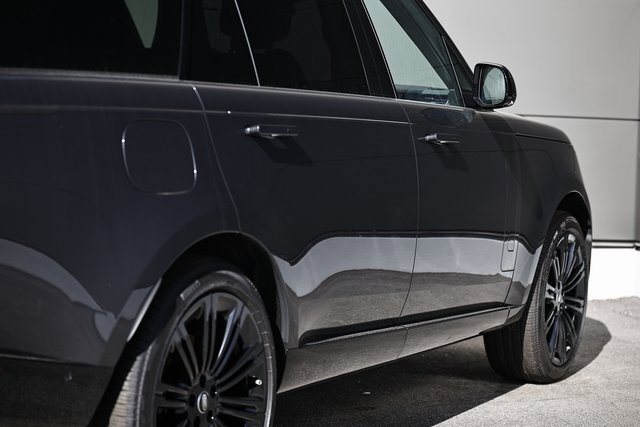 New 2025 Land Rover Range Rover Long Wheelbase SE image 17