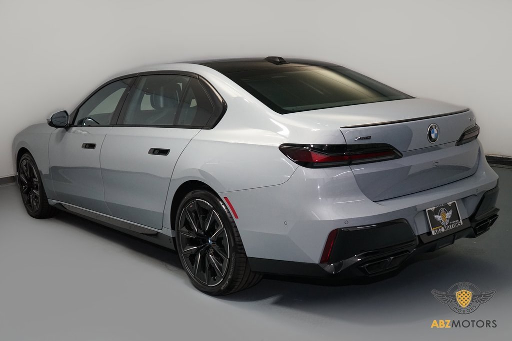 Used 2023 BMW 760i xDrive image 7