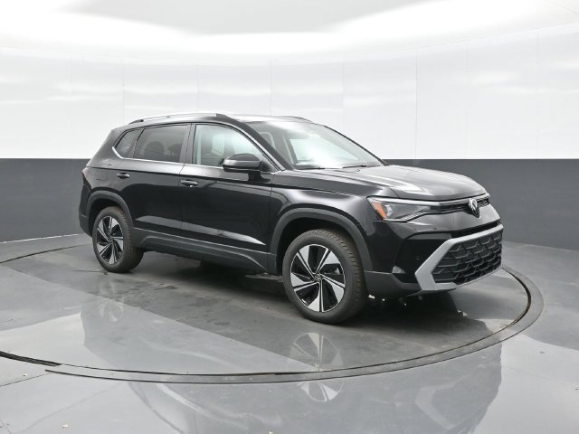 Used 2026 Volkswagen Taos SE w/ Panoramic Sunroof Package