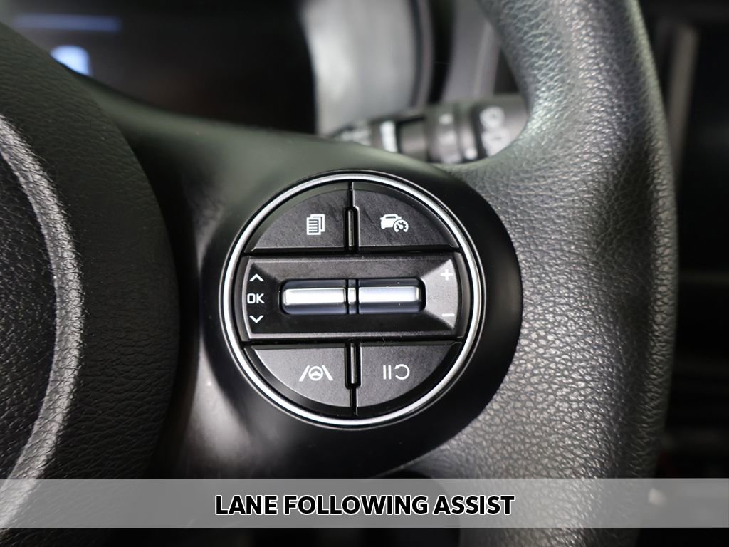 Used 2025 Kia Soul LX w/ LX Technology Package FWD image 3