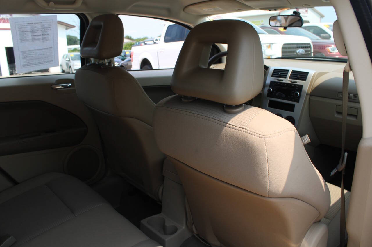 Used 2009 Dodge Caliber SXT FWD image 10