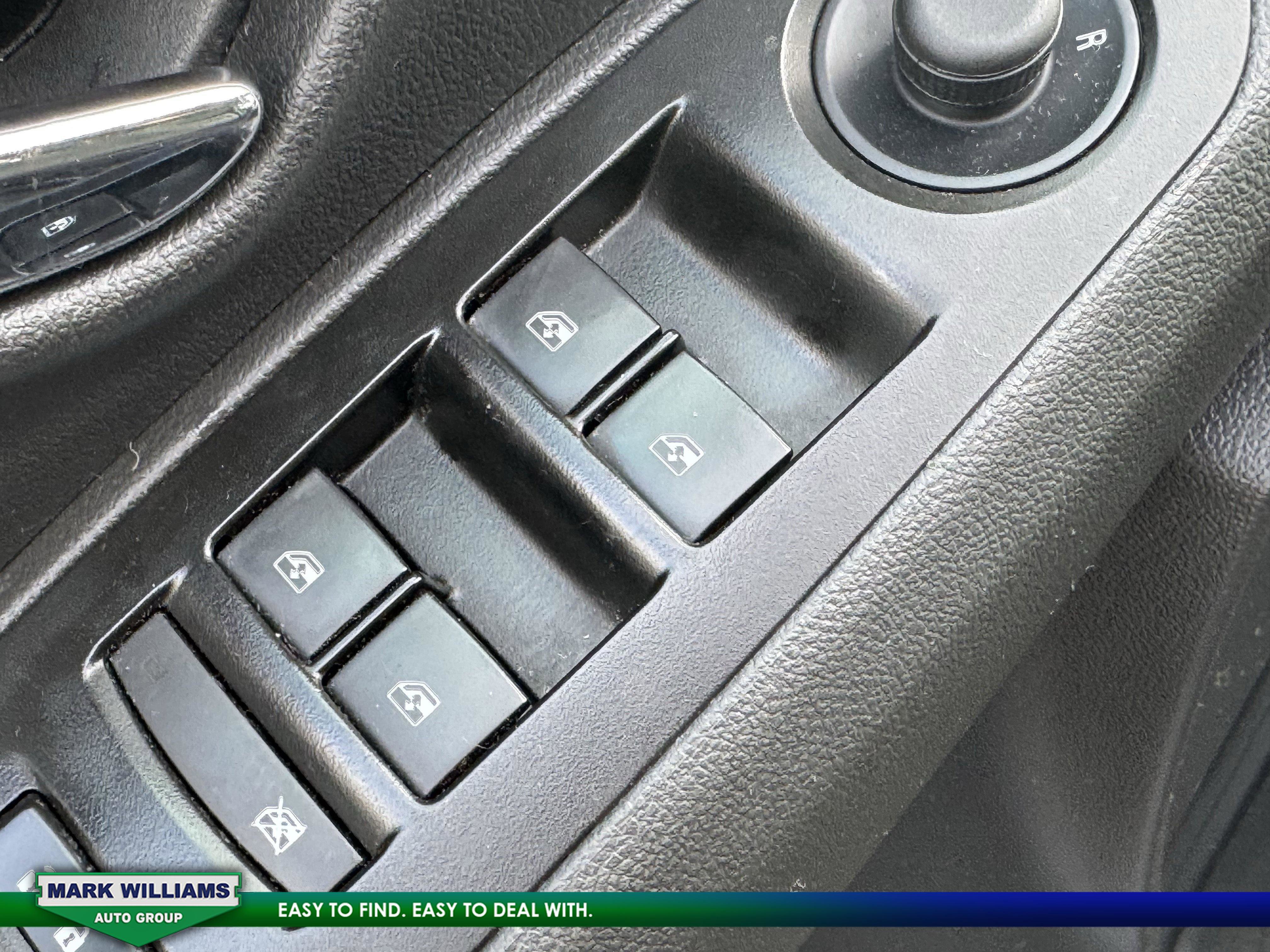 Used 2022 Chevrolet Trax LT w/ Midnight Edition image 4