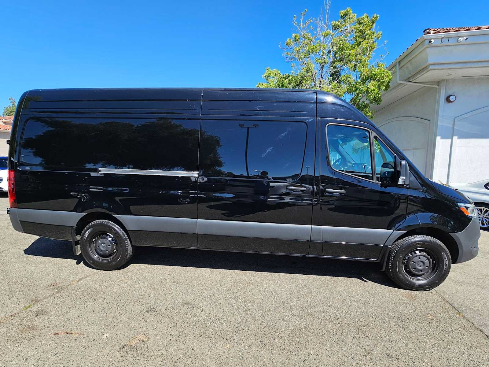 Used 2025 Mercedes-Benz Sprinter 2500 image 2