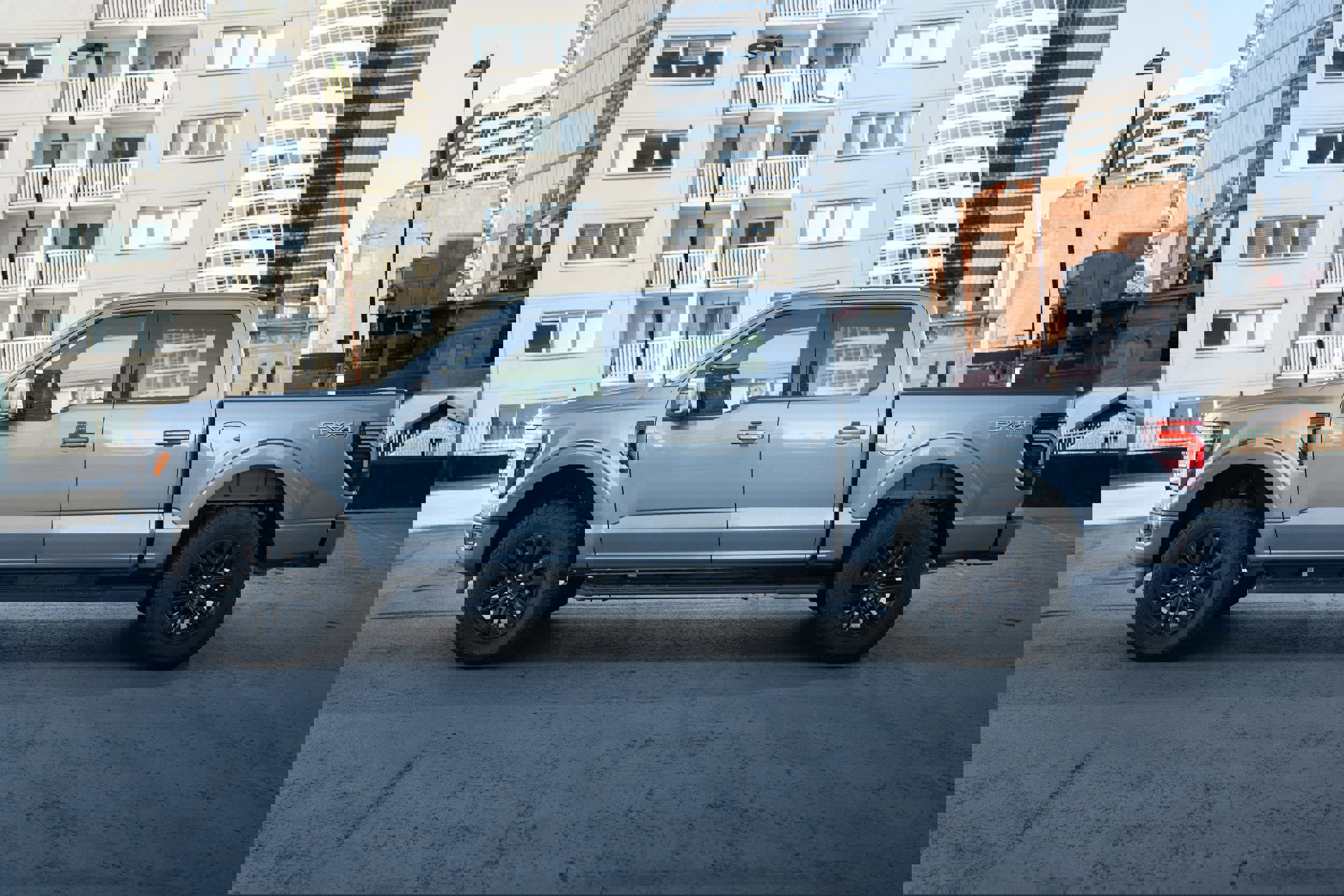 Used 2025 Ford F150 Lariat w/ Equipment Group 502A High image 6