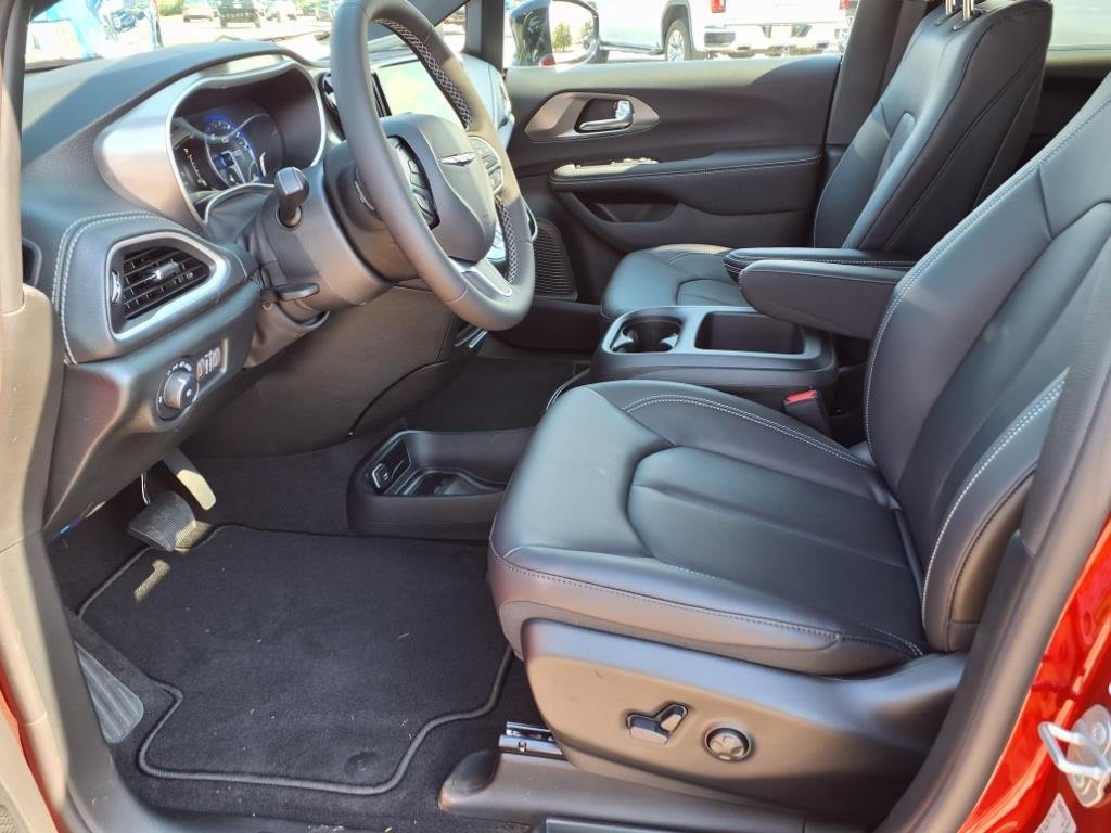 New 2026 Chrysler Pacifica Select image 13