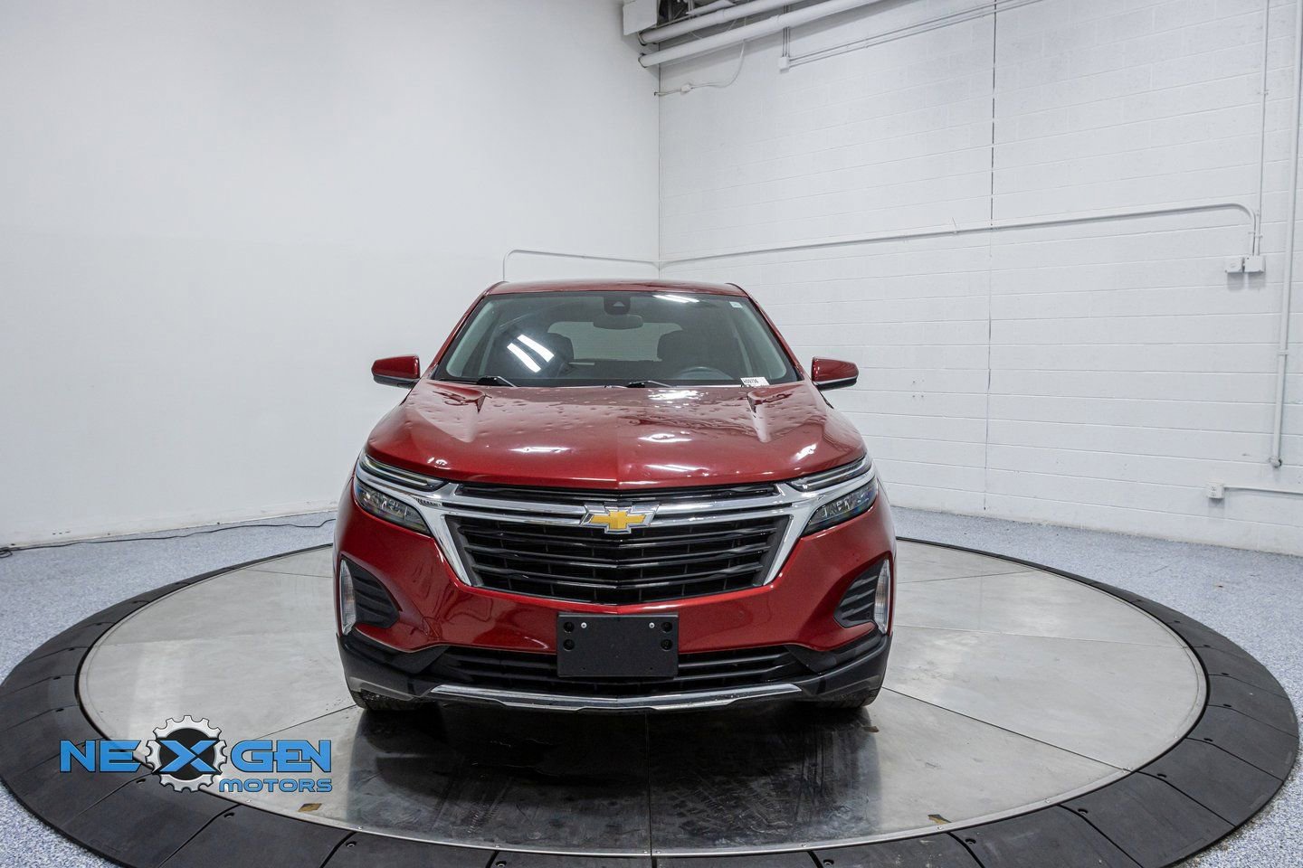 Used 2024 Chevrolet Equinox LT image 2