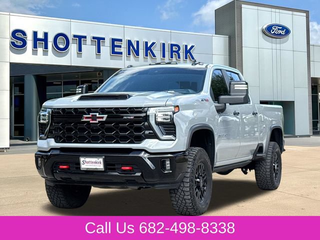 Used 2024 Chevrolet Silverado 2500 ZR2 w/ Technology Package AWD/4WD image 3